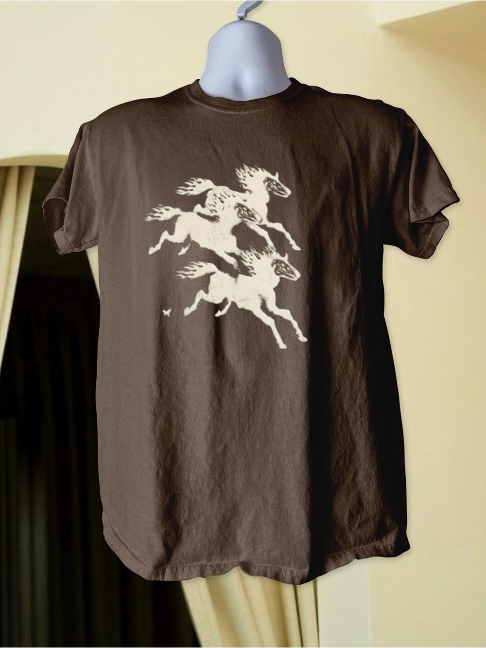 Gildan Brown Short-Sleeve Tee With White Horse Trio Graphic